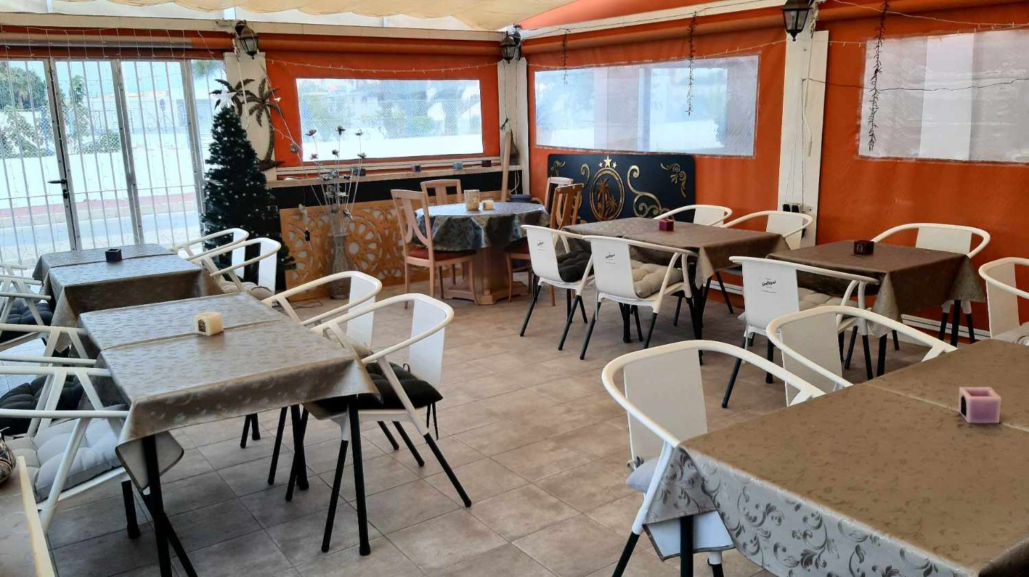 BUENA OFERTA Restaurante con terraza en Torrevieja (Traspaso)..