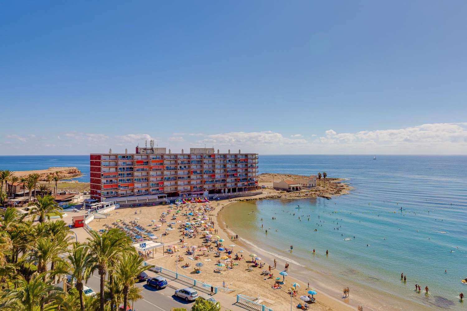 WOHNUNG IN TORREVIEJA NAHE DEM STRAND MIT GEMEINSCHAFTSPOOL, 2 SCHLAFZIMMERN UND TERRASSE