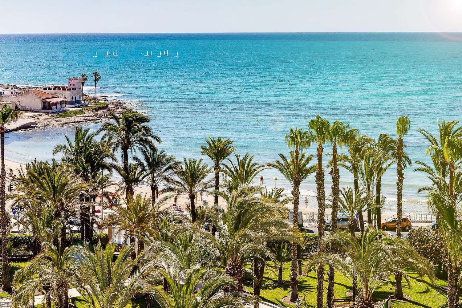 WOHNUNG IN TORREVIEJA NAHE DEM STRAND MIT GEMEINSCHAFTSPOOL, 2 SCHLAFZIMMERN UND TERRASSE