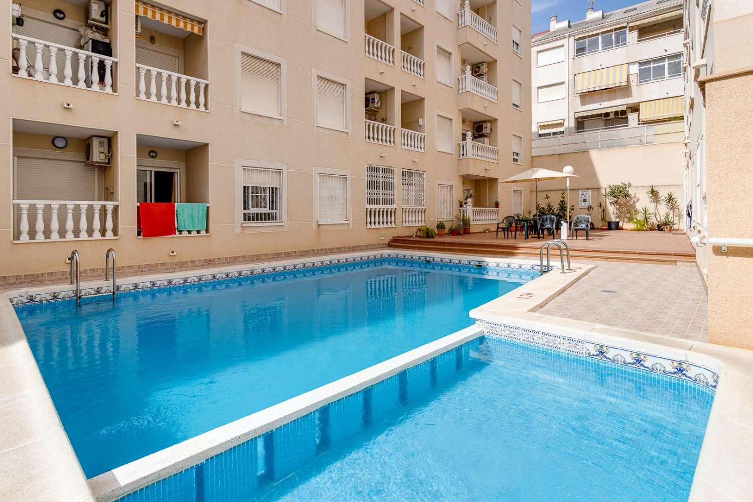 WOHNUNG IN TORREVIEJA NAHE DEM STRAND MIT GEMEINSCHAFTSPOOL, 2 SCHLAFZIMMERN UND TERRASSE