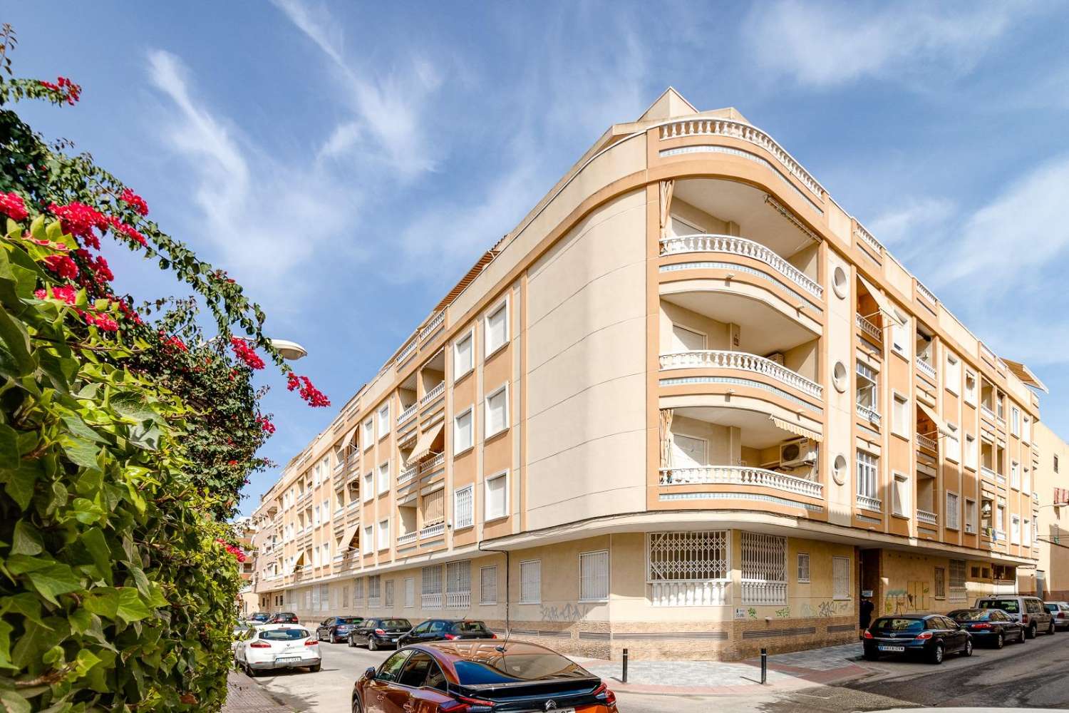 WOHNUNG IN TORREVIEJA NAHE DEM STRAND MIT GEMEINSCHAFTSPOOL, 2 SCHLAFZIMMERN UND TERRASSE