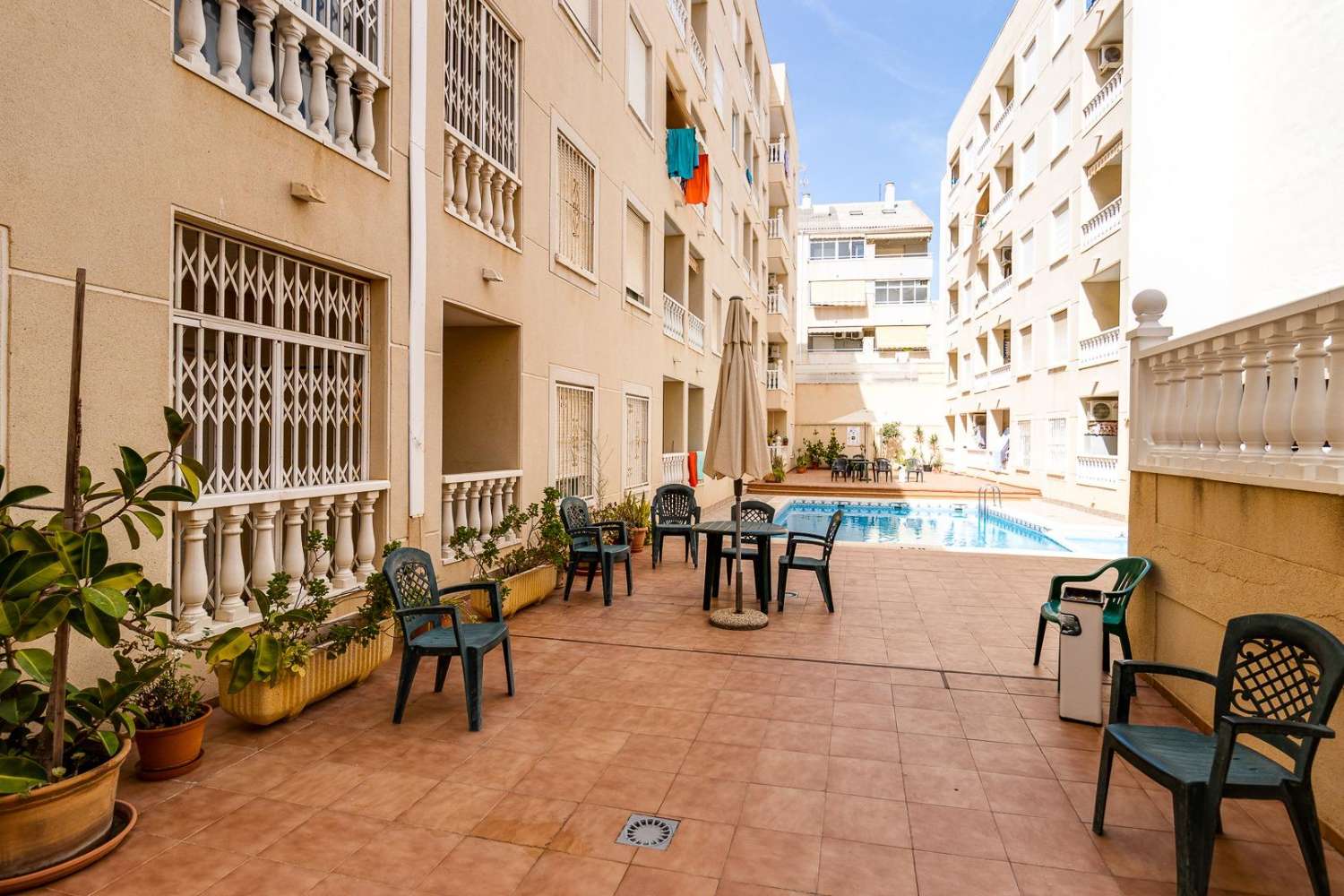 WOHNUNG IN TORREVIEJA NAHE DEM STRAND MIT GEMEINSCHAFTSPOOL, 2 SCHLAFZIMMERN UND TERRASSE