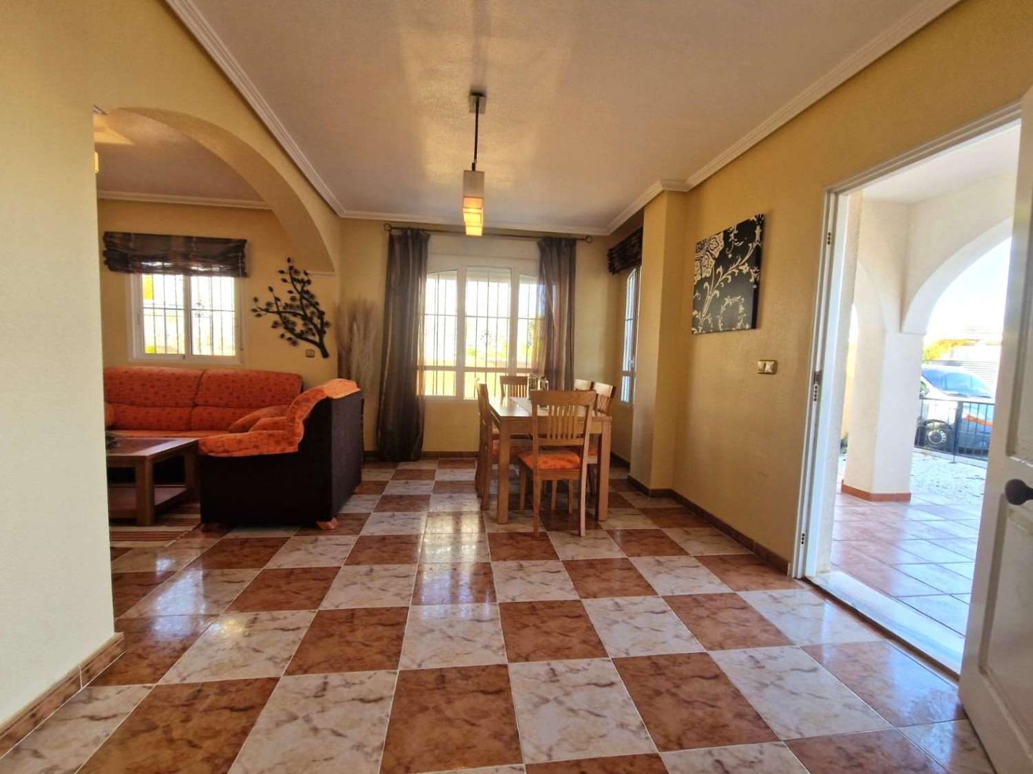 Mooi huis met 2 slaapkamers en gemeenschappelijk zwembad in Orihuela Costa (Monzenia)