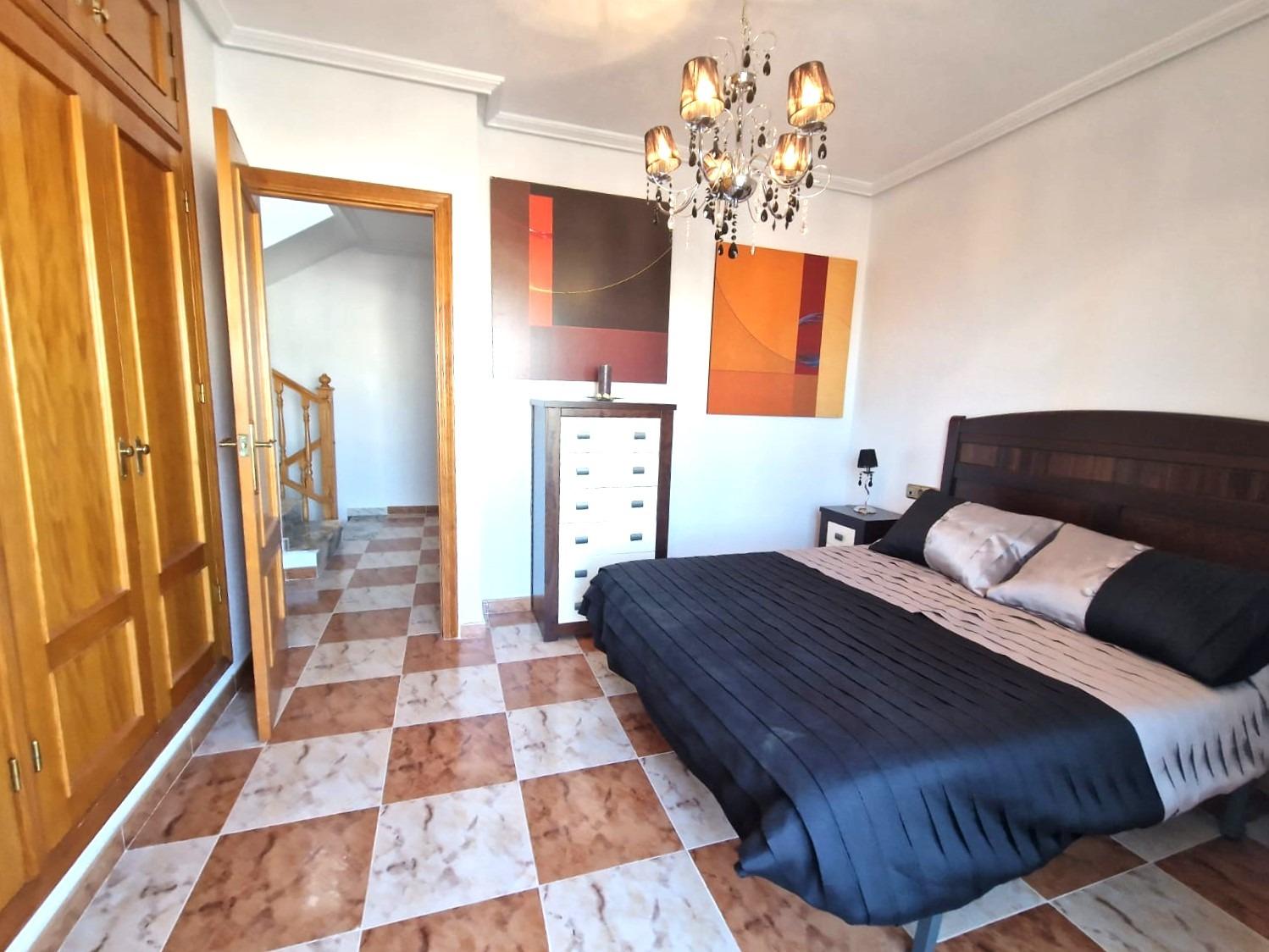 Bella casa con 2 camere da letto e piscina comune a Orihuela Costa (Monzenia)