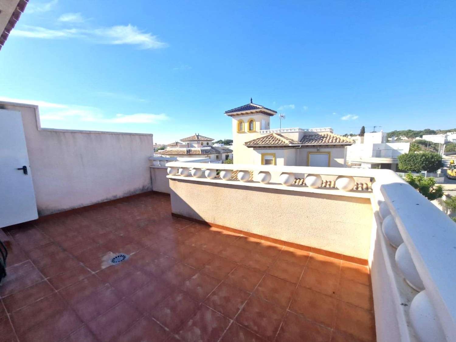 Mooi huis met 2 slaapkamers en gemeenschappelijk zwembad in Orihuela Costa (Monzenia)