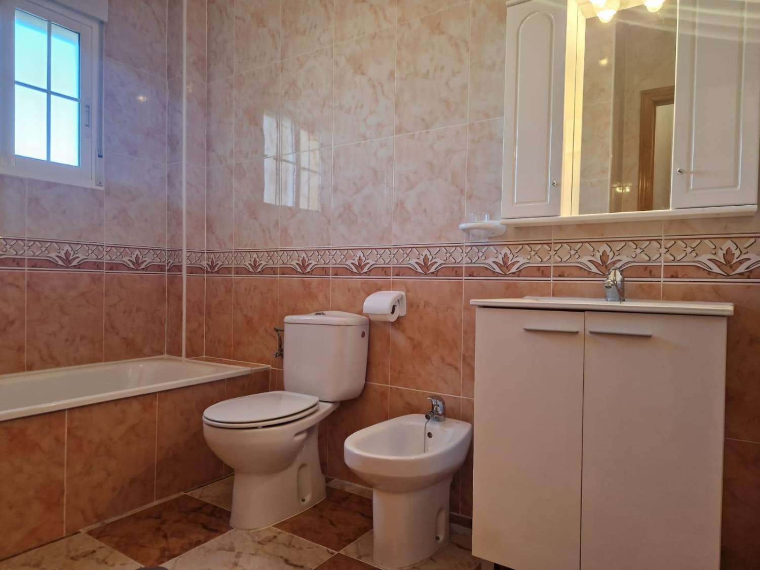 Mooi huis met 2 slaapkamers en gemeenschappelijk zwembad in Orihuela Costa (Monzenia)