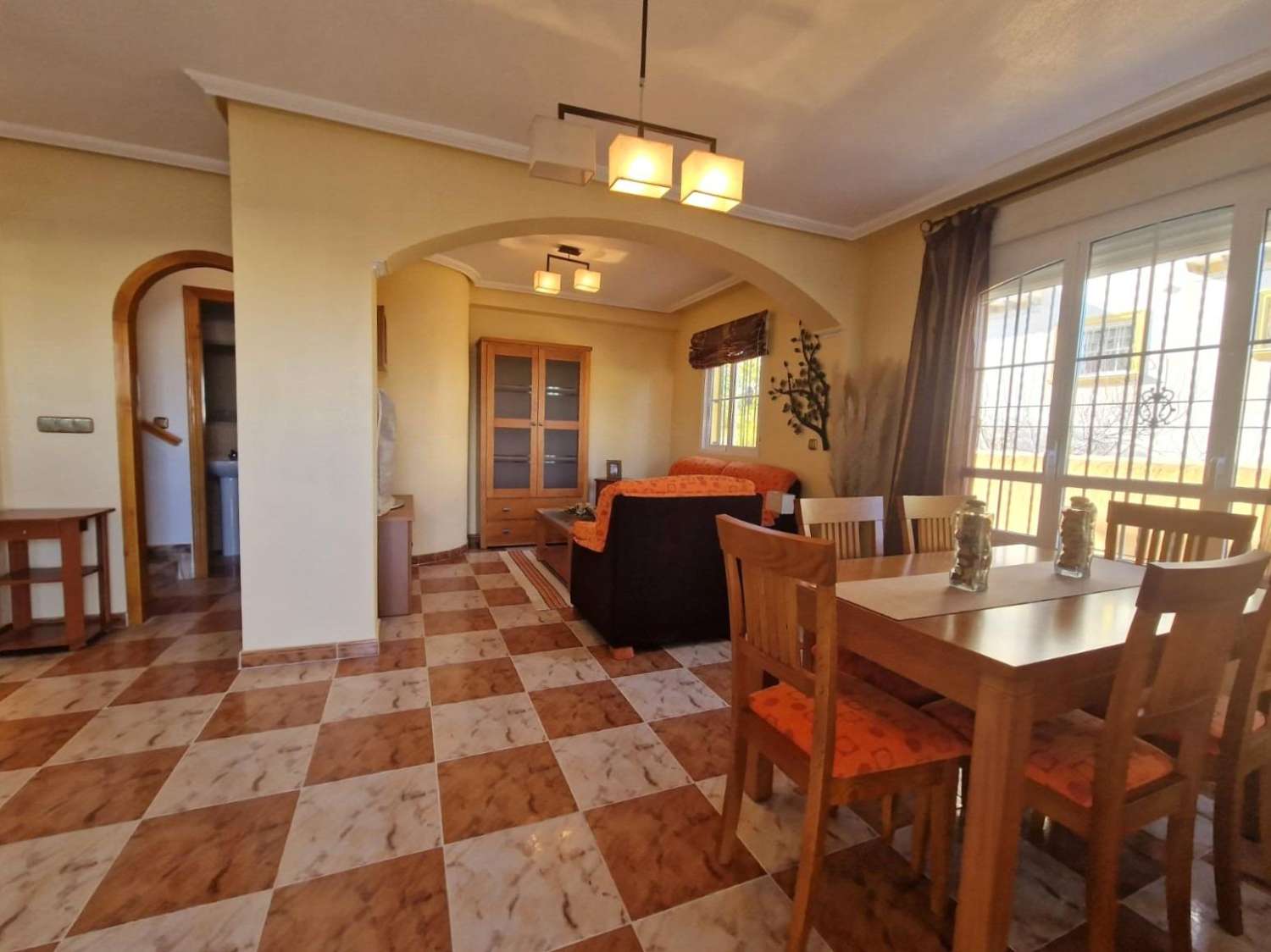 Mooi huis met 2 slaapkamers en gemeenschappelijk zwembad in Orihuela Costa (Monzenia)