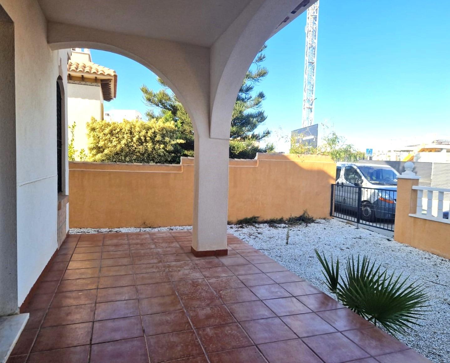 Beautiful 2 bedroom house with communal pool in Orihuela Costa (Monzenia)