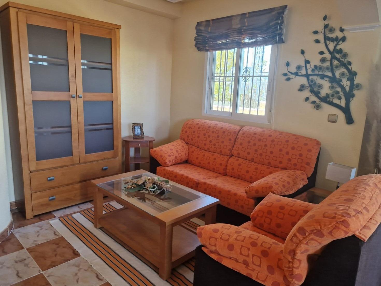 Mooi huis met 2 slaapkamers en gemeenschappelijk zwembad in Orihuela Costa (Monzenia)