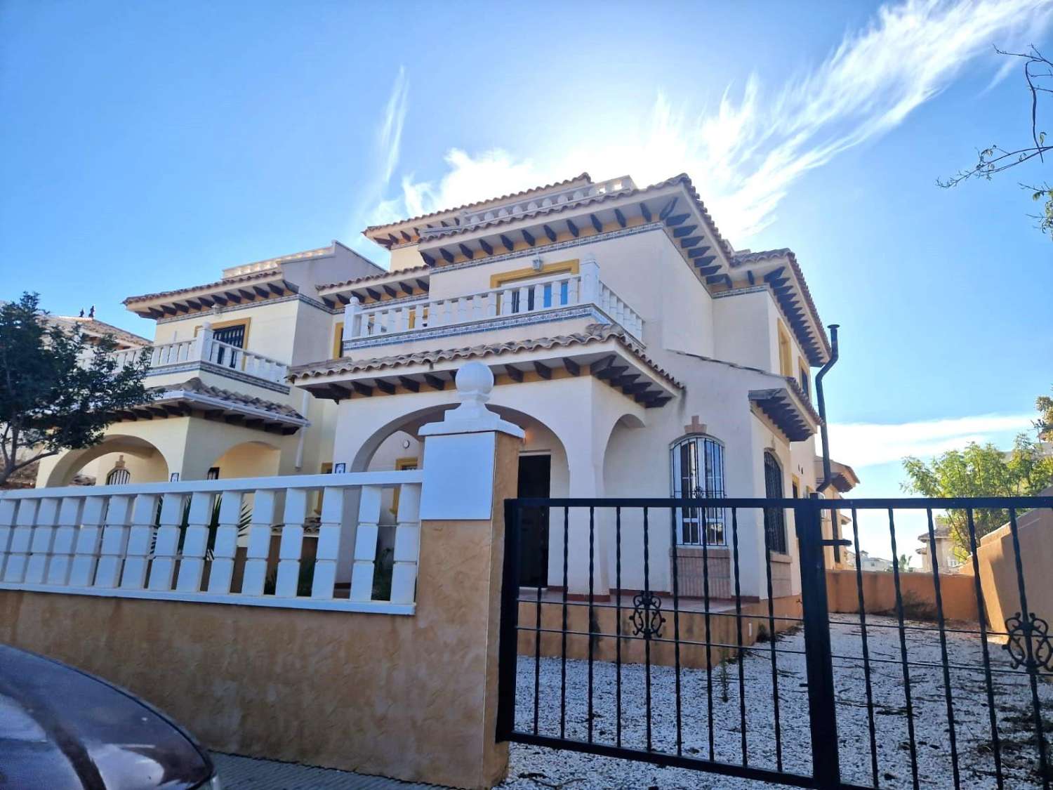 Preciosa casa de 2 dormitorios con piscina comunitaria en Orihuela Costa (Monzenia)