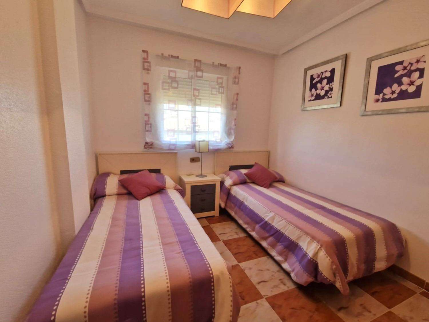 Mooi huis met 2 slaapkamers en gemeenschappelijk zwembad in Orihuela Costa (Monzenia)