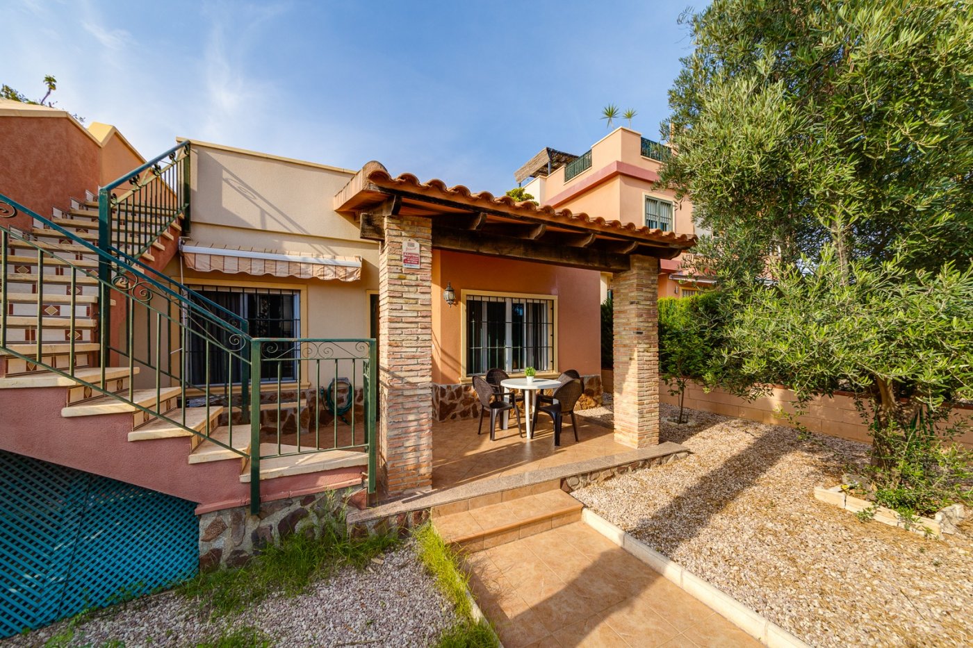 CASA SEMI-INDIPENDENTE CON 2 CAMERE DA LETTO CON PISCINA, PARCHEGGIO AD AGUAS NUEVAS TORREVIEJA