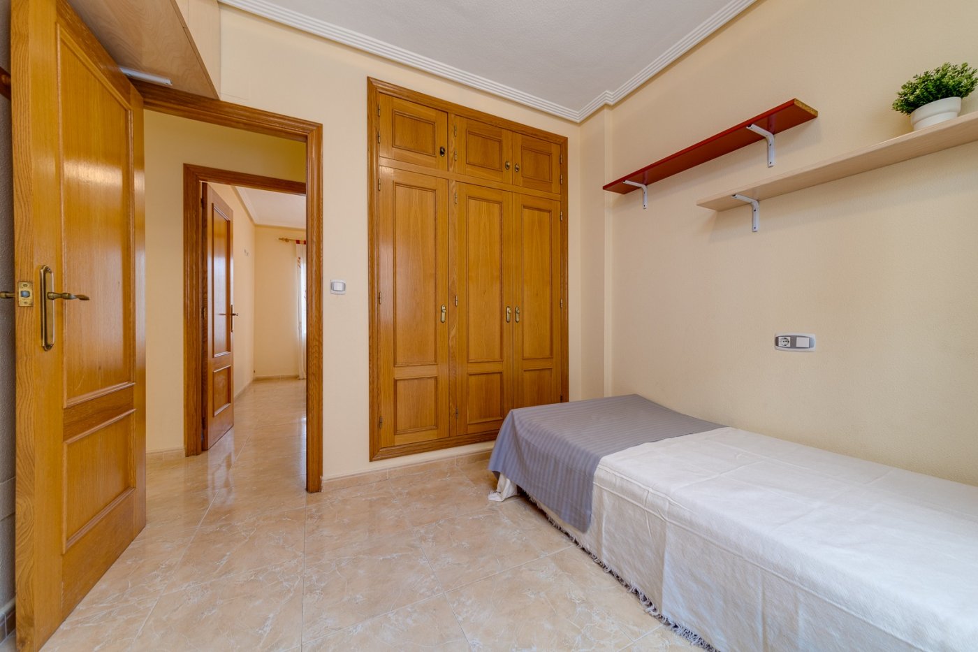 HALBUNABHÄNGIGES HAUS MIT 2 SCHLAFZIMMERN, POOL, PARKPLATZ IN AGUAS NUEVAS TORREVIEJA