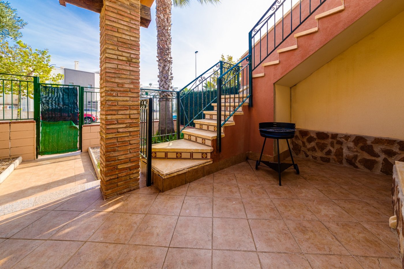 HALBUNABHÄNGIGES HAUS MIT 2 SCHLAFZIMMERN, POOL, PARKPLATZ IN AGUAS NUEVAS TORREVIEJA