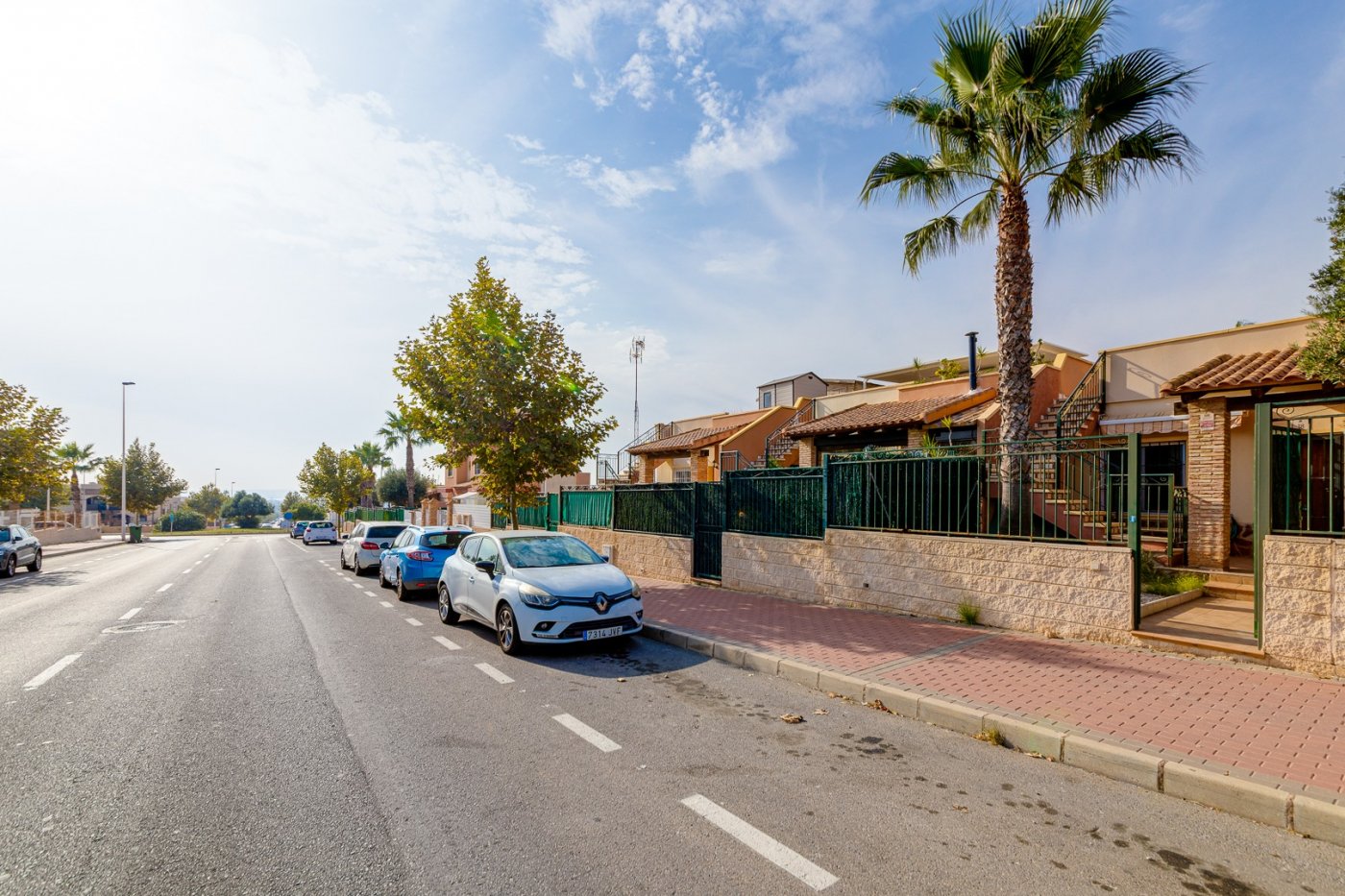 MAISON SEMI-INDEPENDANTE DE 2 CHAMBRES AVEC PISCINE, PLACE DE PARKING À AGUAS NUEVAS TORREVIEJA