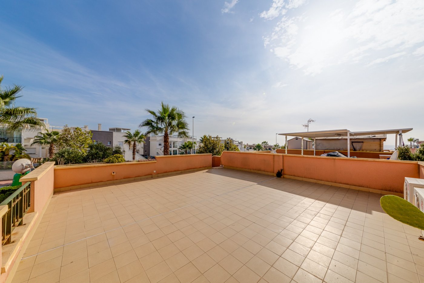 HALBUNABHÄNGIGES HAUS MIT 2 SCHLAFZIMMERN, POOL, PARKPLATZ IN AGUAS NUEVAS TORREVIEJA