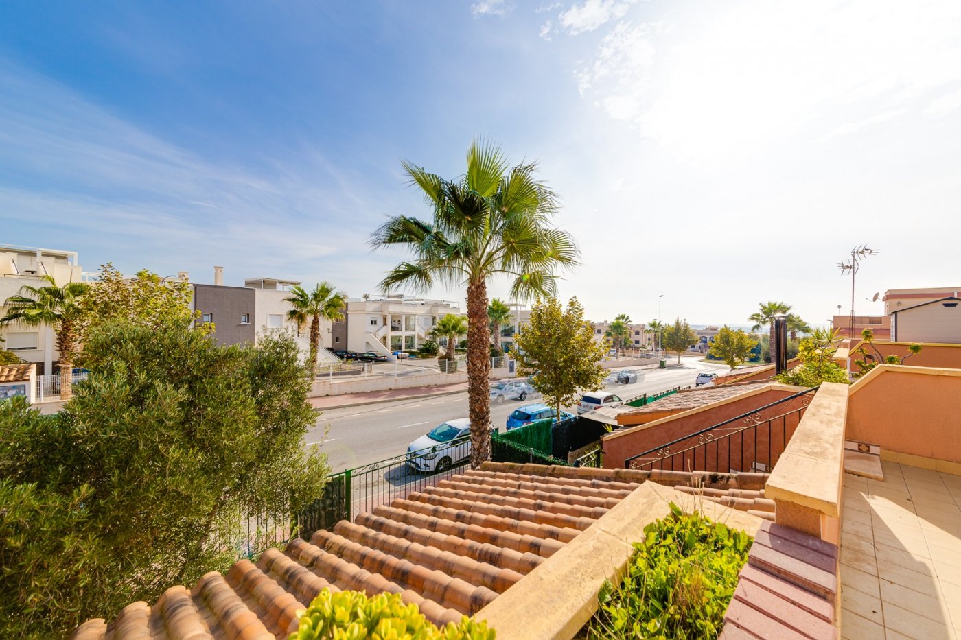 MAISON SEMI-INDEPENDANTE DE 2 CHAMBRES AVEC PISCINE, PLACE DE PARKING À AGUAS NUEVAS TORREVIEJA