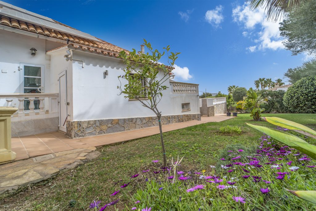 SUPERBE VILLA AVEC VUE SUR LA MER À CALA MURADA, MAJORQUE