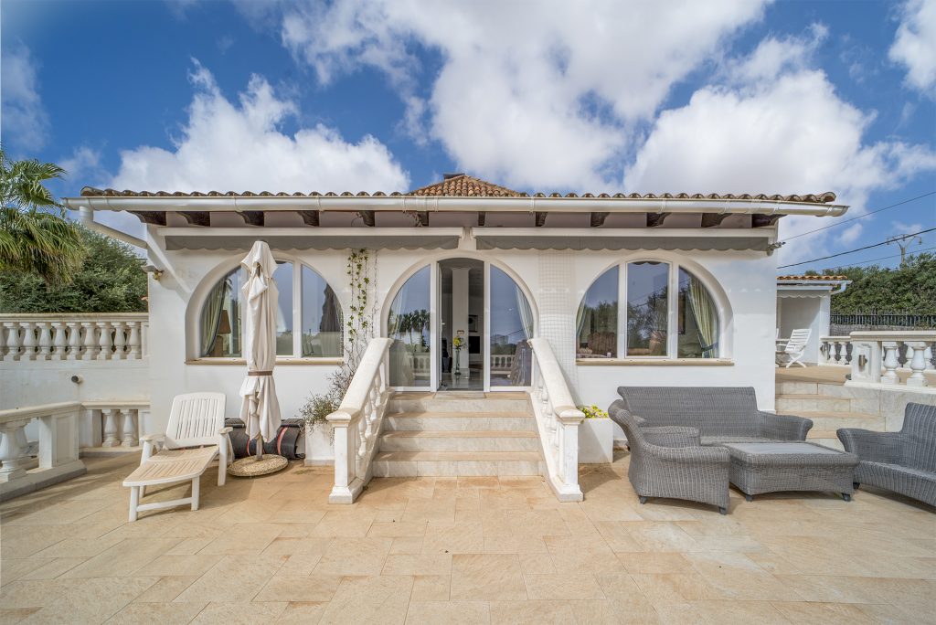 SUPERBE VILLA AVEC VUE SUR LA MER À CALA MURADA, MAJORQUE