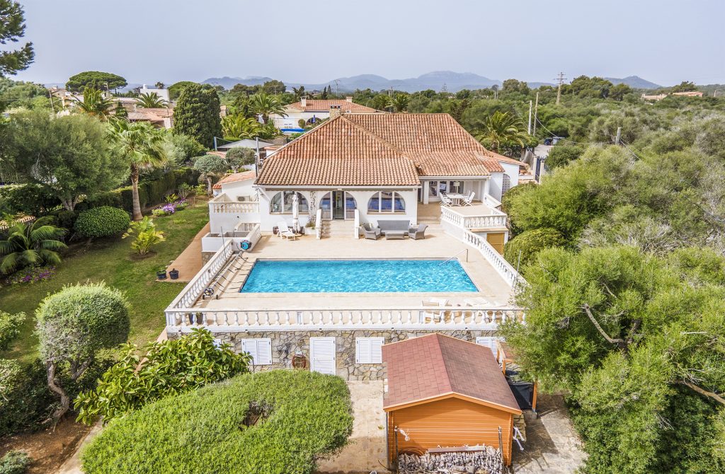 SPLENDIDA VILLA CON VISTA MARE A CALA MURADA, MALLORCA