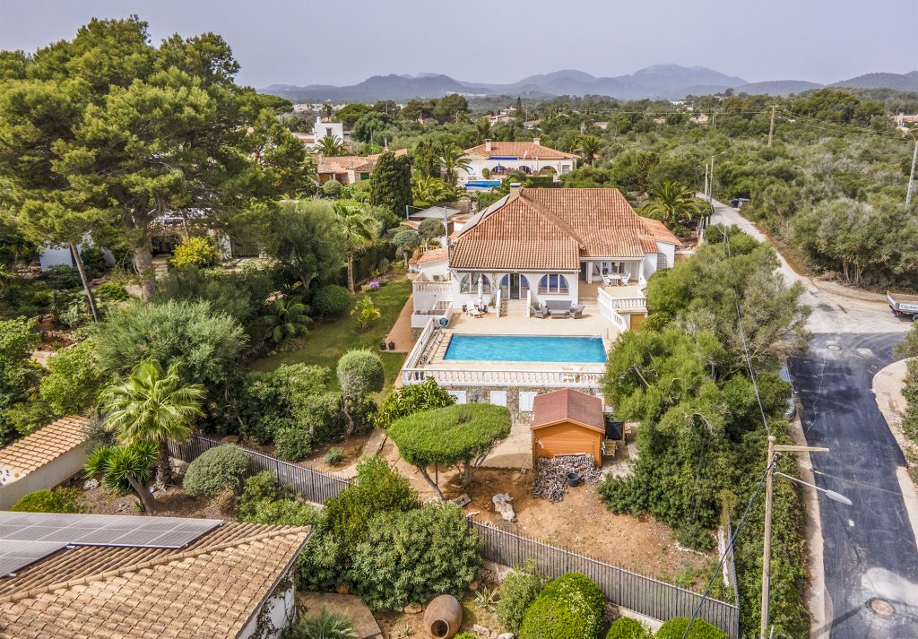 SPLENDIDA VILLA CON VISTA MARE A CALA MURADA, MALLORCA