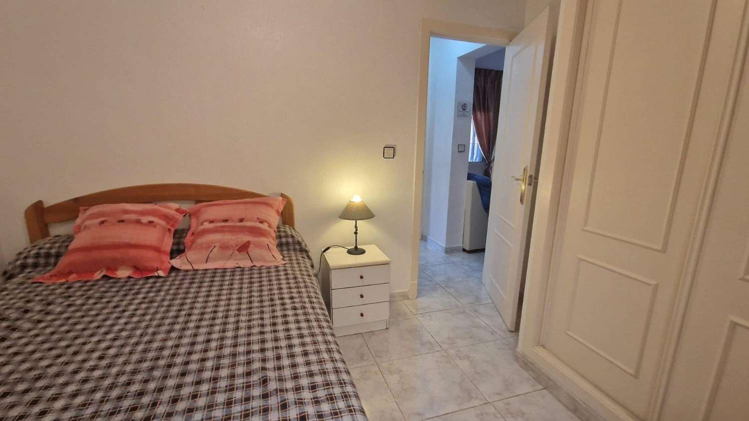 Bungalow al piano terra, 2 camere da letto, 1 bagno, ampio terrazzo, piscina, bella posizione