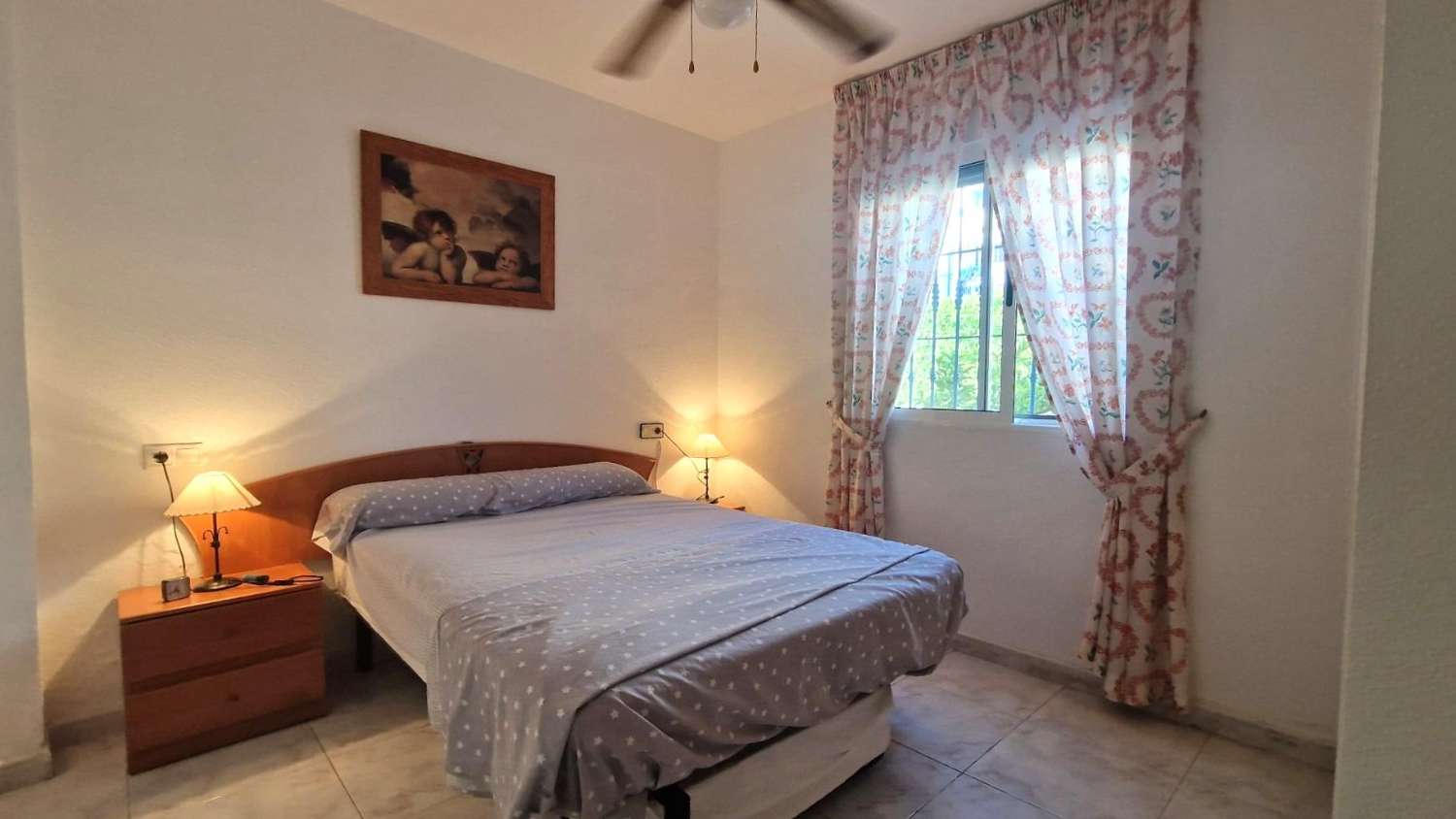 Bungalow al piano terra, 2 camere da letto, 1 bagno, ampio terrazzo, piscina, bella posizione