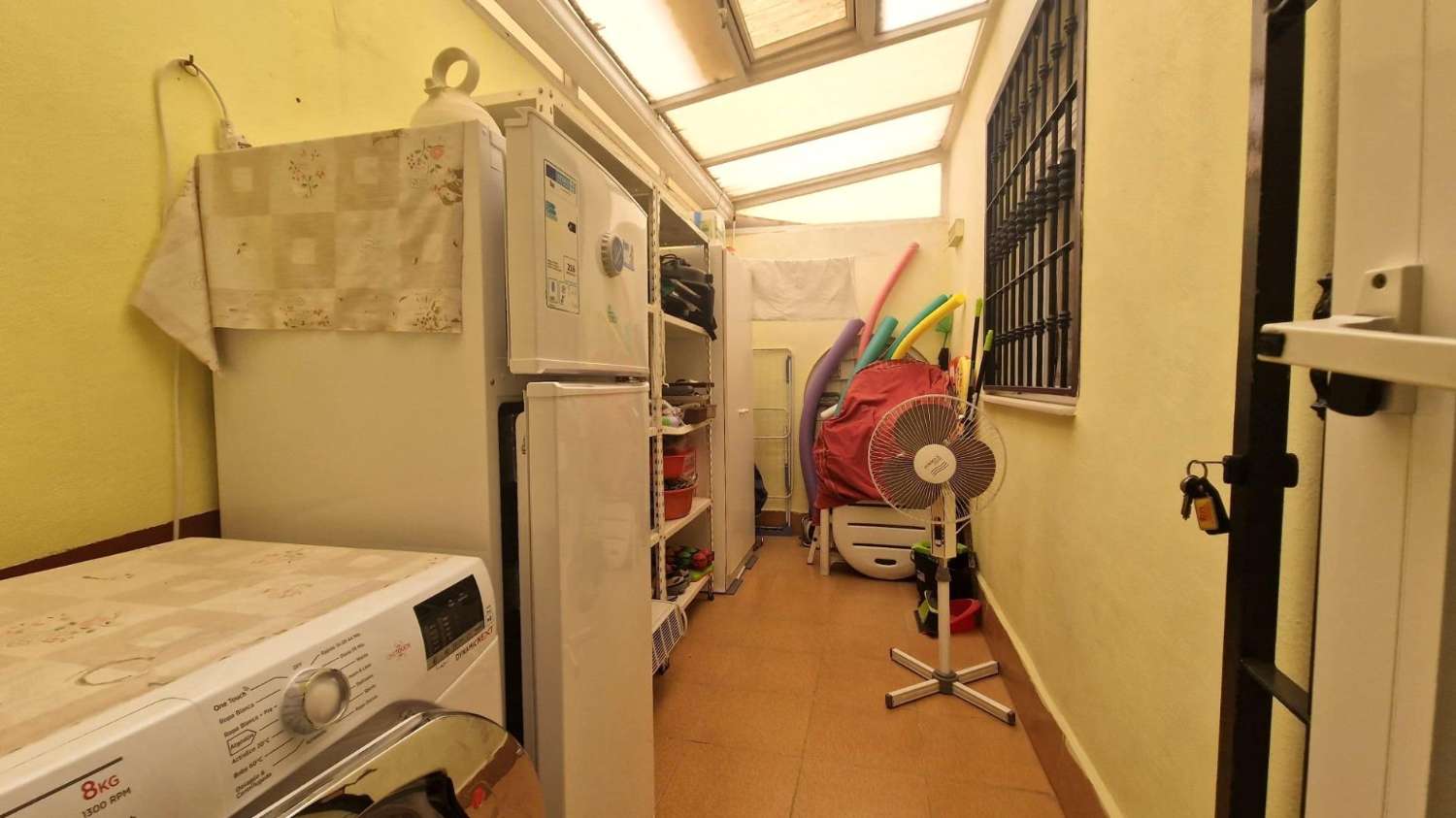 Bungalow al piano terra, 2 camere da letto, 1 bagno, ampio terrazzo, piscina, bella posizione