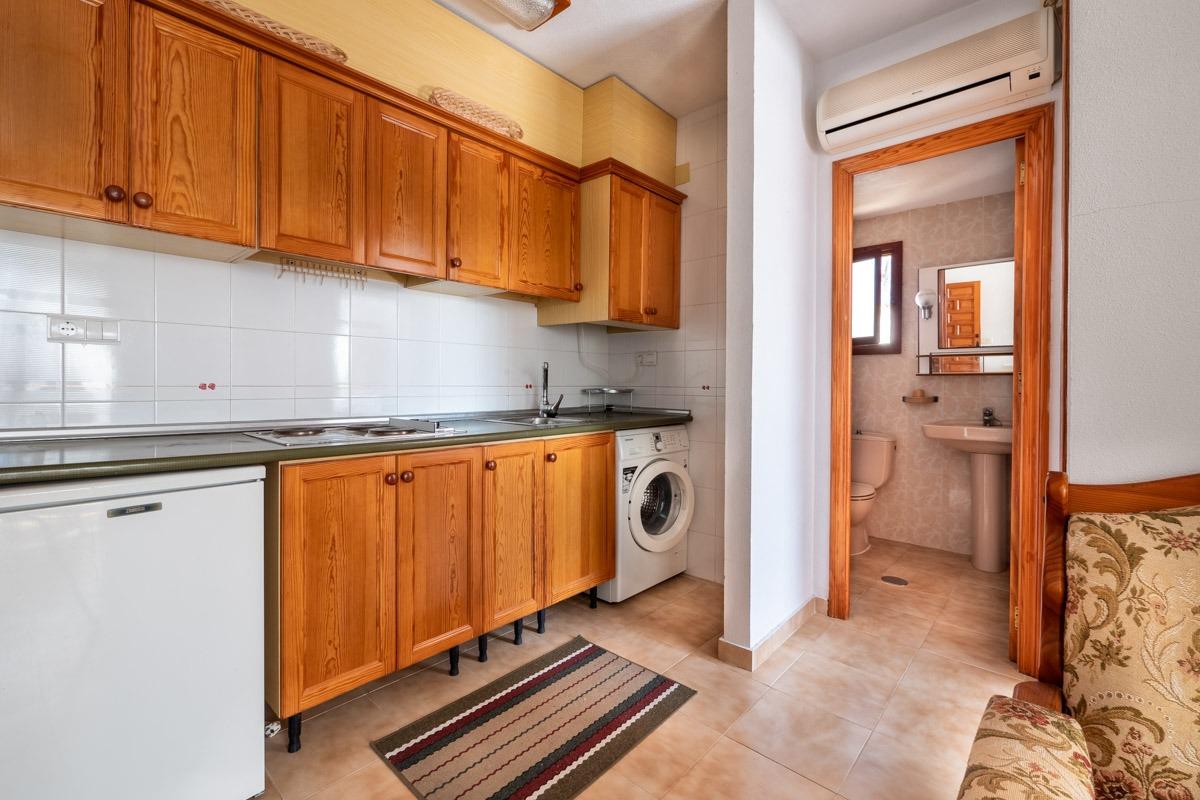 Apartamento de 1 dormitorio con piscina en Torrevieja (LOS BALCONES)