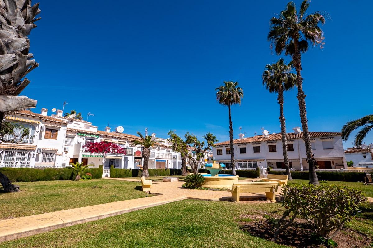 1 slaapkamer appartement met zwembad in Torrevieja (LOS BALCONES)