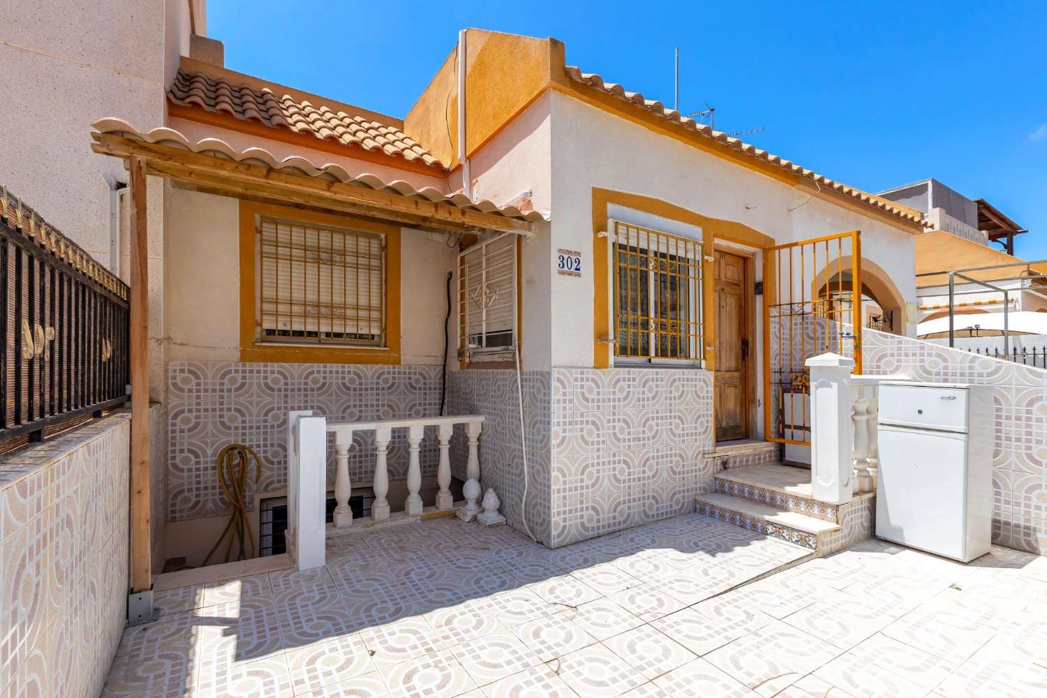 Magnifique bungalow 2 chambres en rez-de chaussée avec piscine à Torrevieja El Limonar