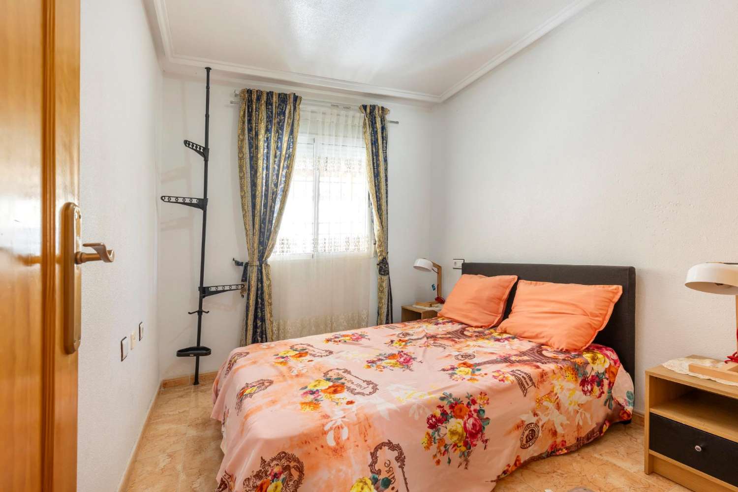 Magnifico bungalow al piano terra con 2 camere da letto e piscina a Torrevieja El Limonar