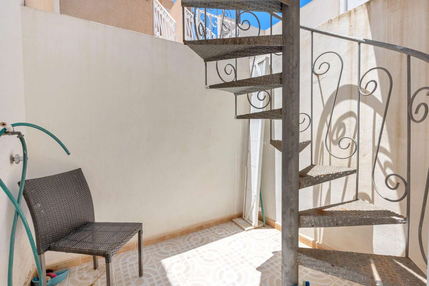 Magnifico bungalow al piano terra con 2 camere da letto e piscina a Torrevieja El Limonar