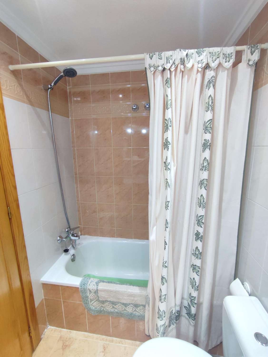 Precioso bungalow en planta baja con piscina en Torrevieja (Torretas)