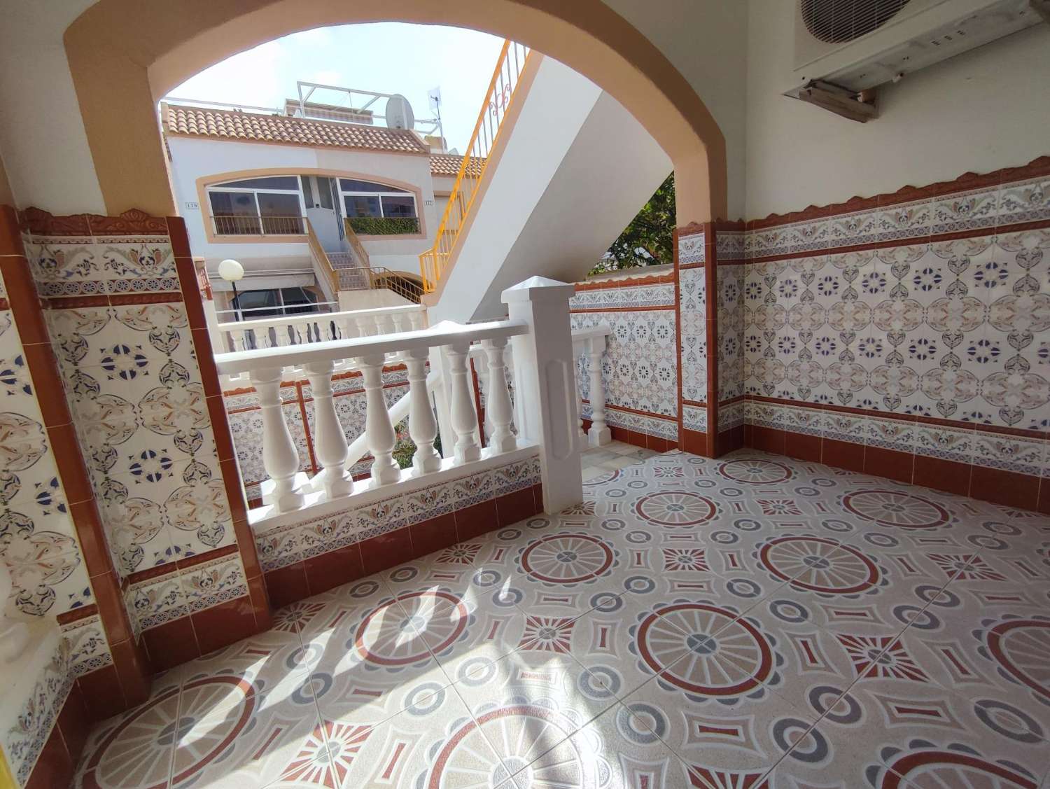 Precioso bungalow en planta baja con piscina en Torrevieja (Torretas)