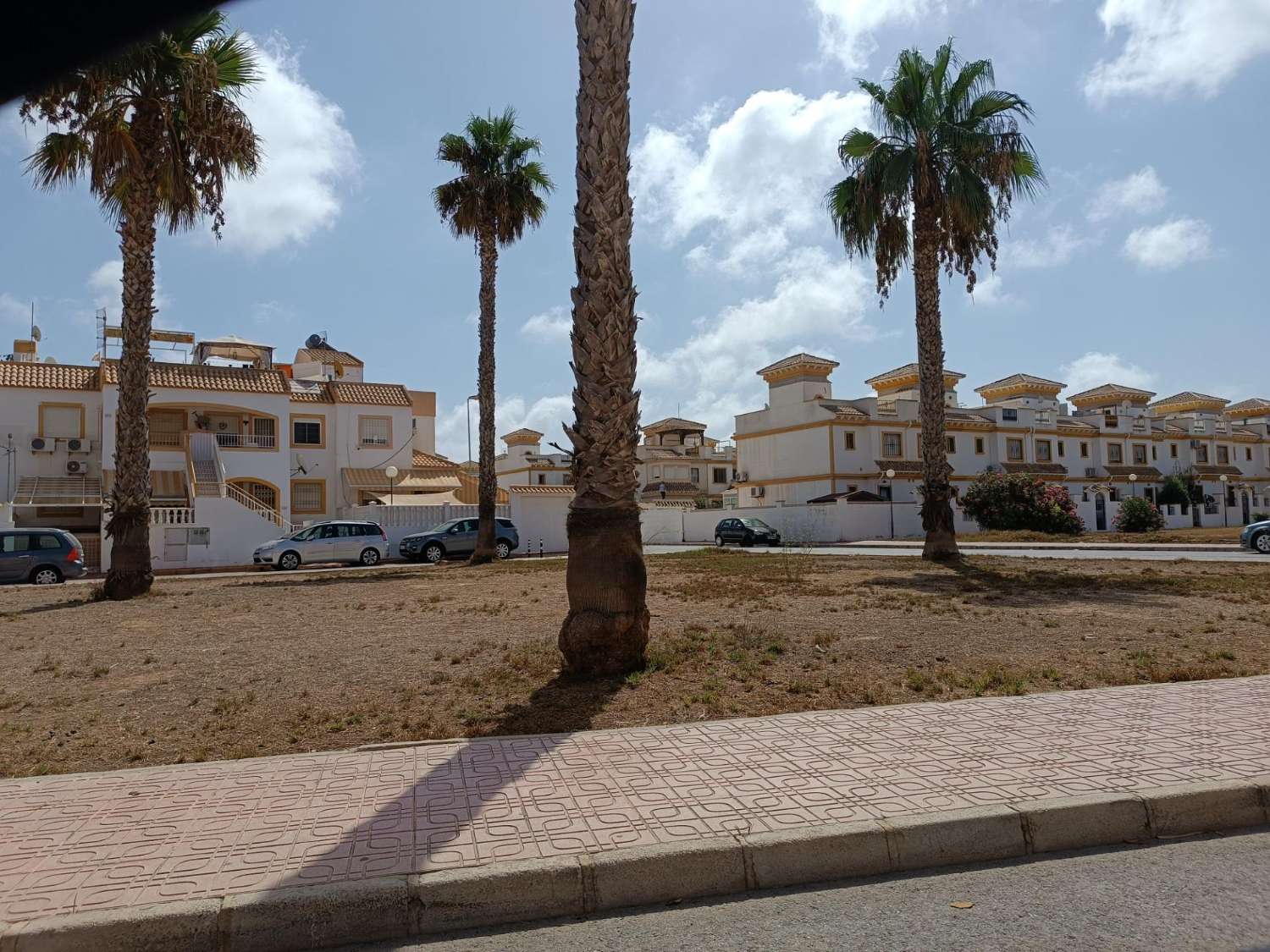 Precioso bungalow en planta baja con piscina en Torrevieja (Torretas)