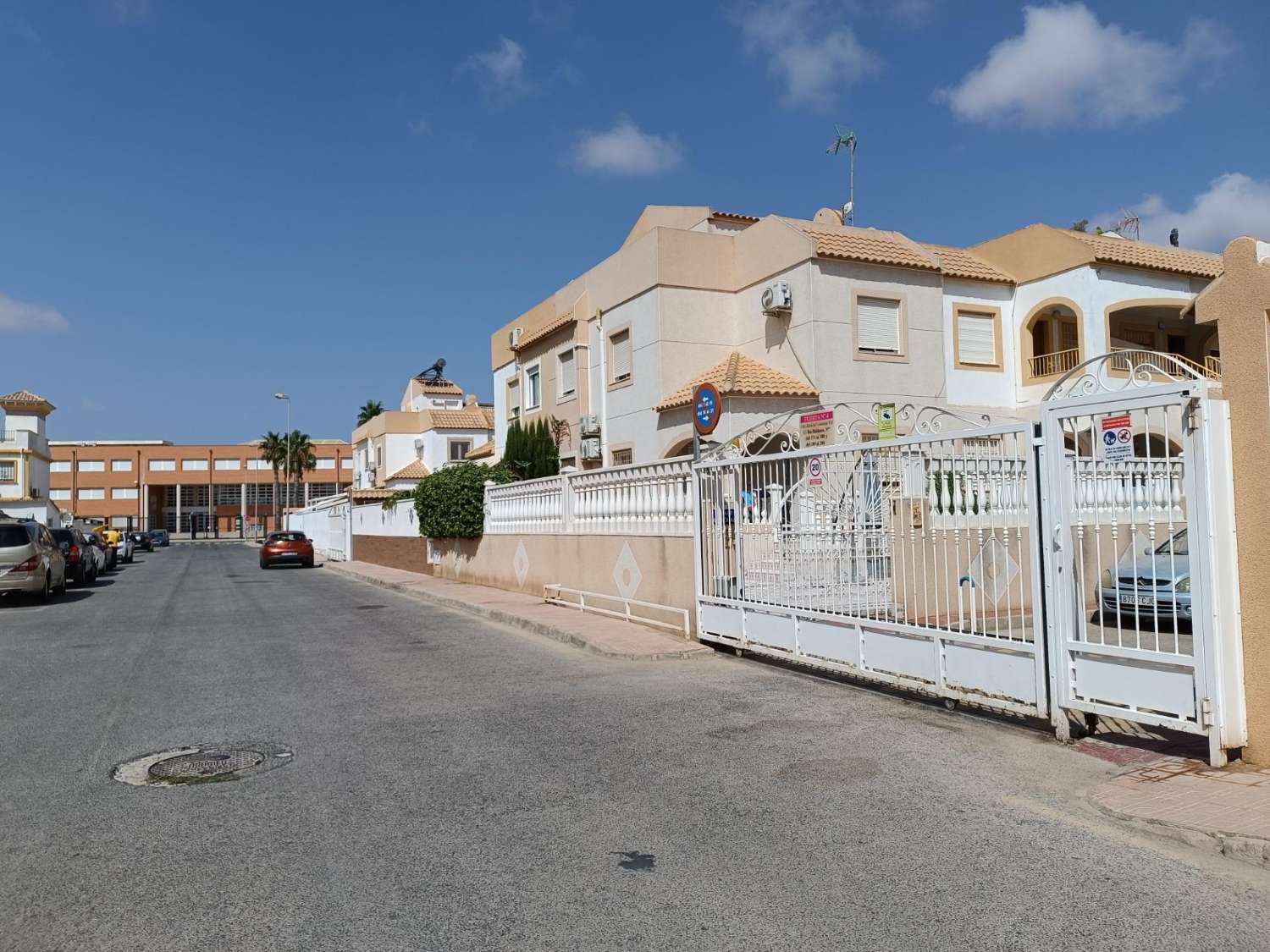 Mooie gelijkvloerse bungalow met zwembad in Torrevieja (Torretas)