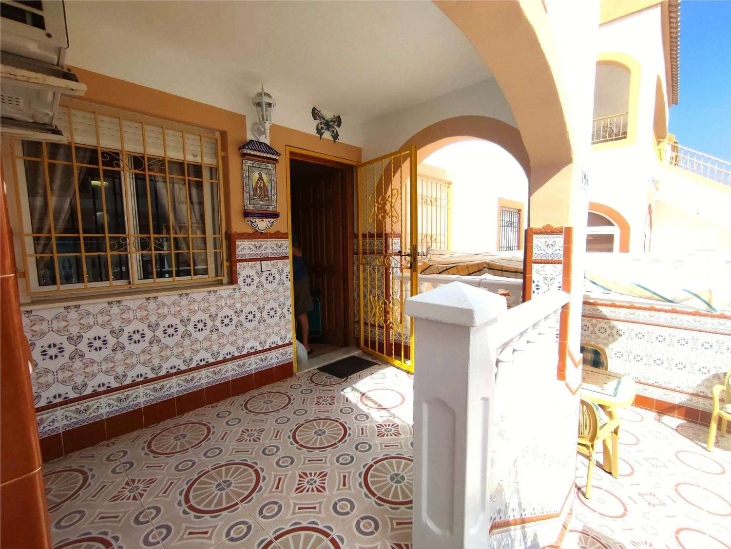 Precioso bungalow en planta baja con piscina en Torrevieja (Torretas)