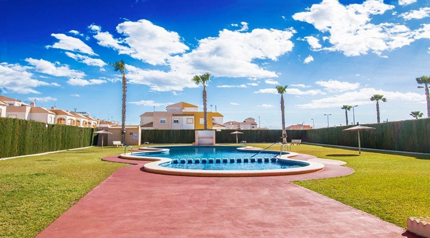 Mooie gelijkvloerse bungalow met zwembad in Torrevieja (Torretas)