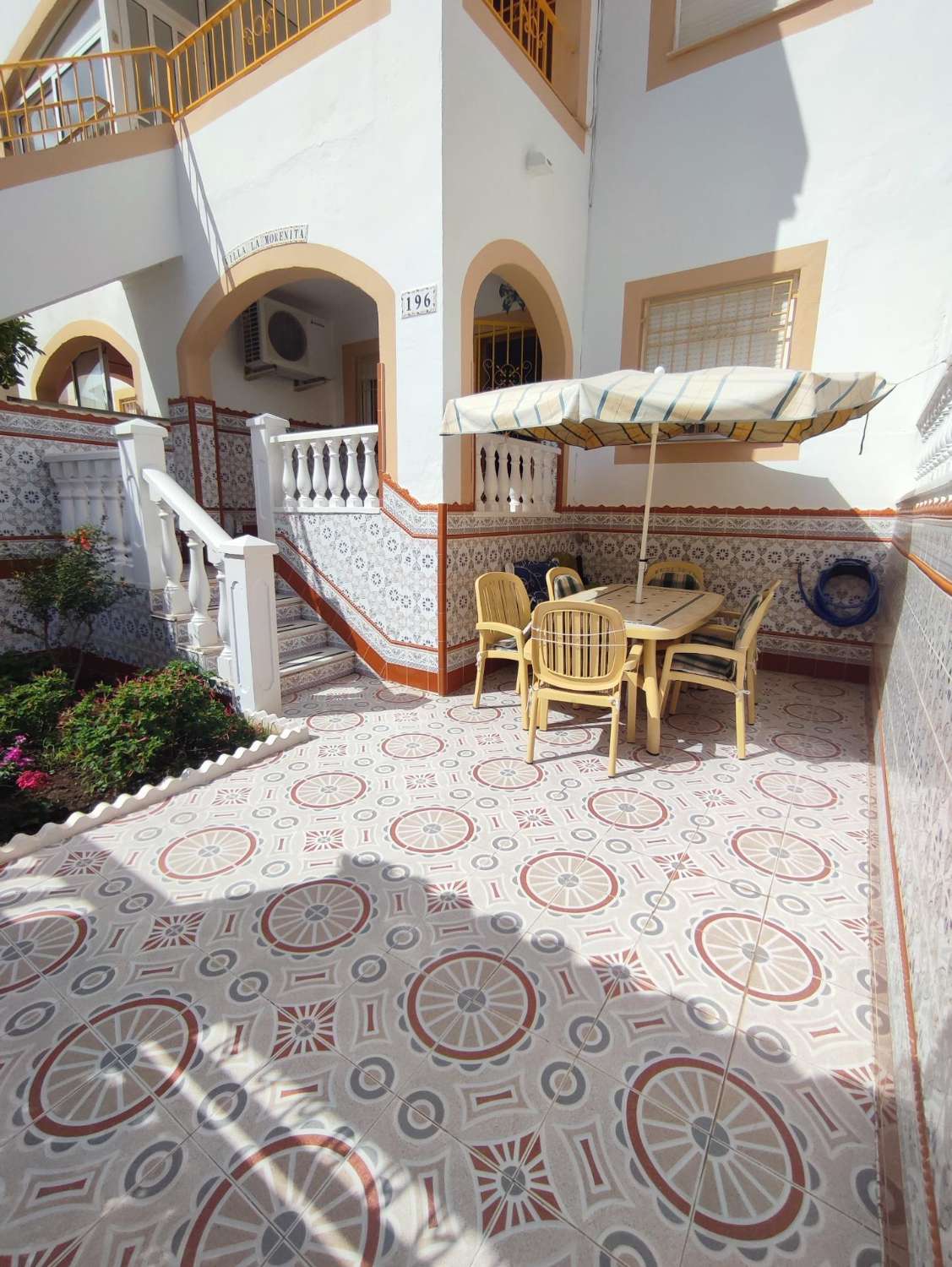 Precioso bungalow en planta baja con piscina en Torrevieja (Torretas)