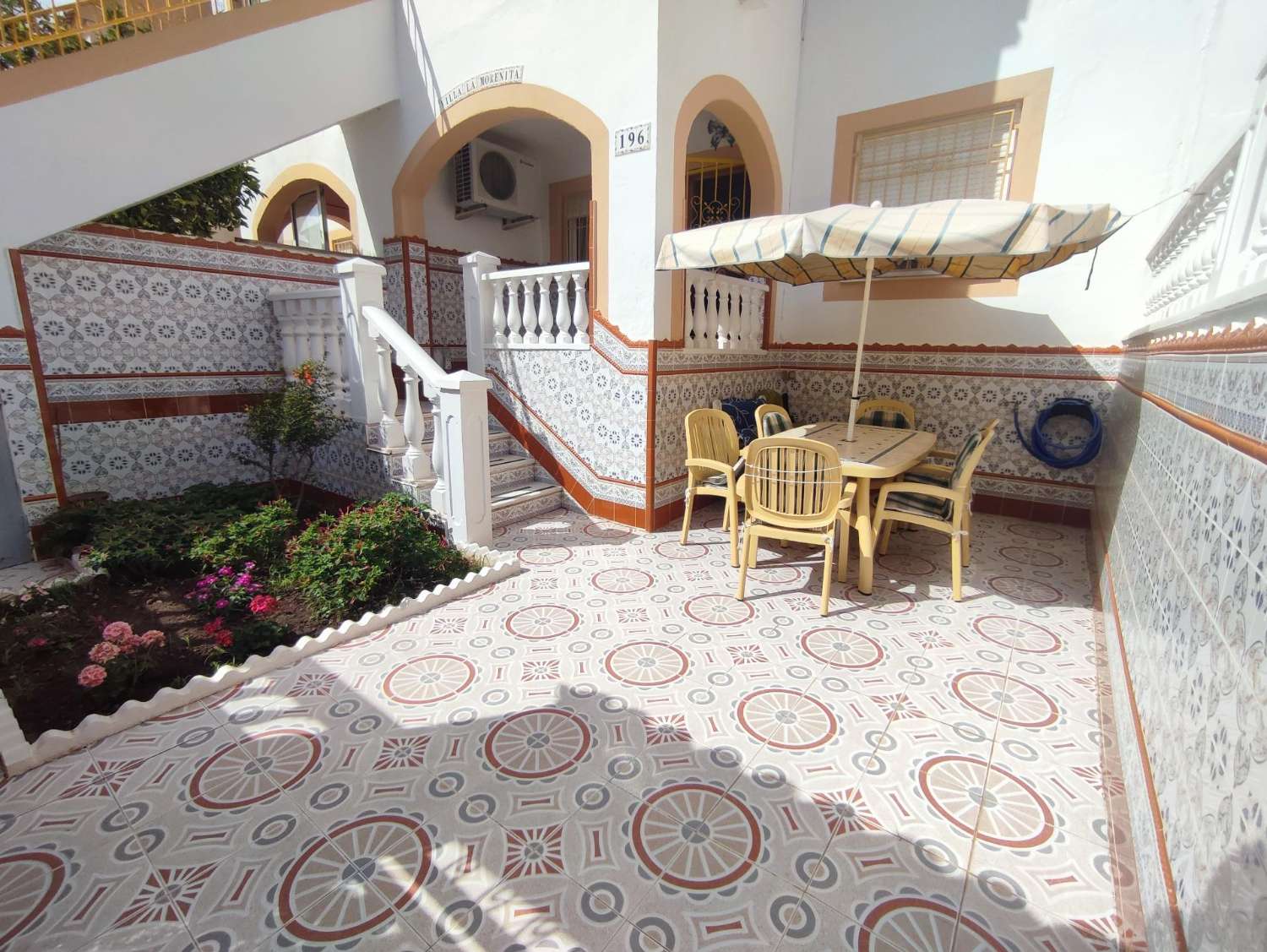 Precioso bungalow en planta baja con piscina en Torrevieja (Torretas)