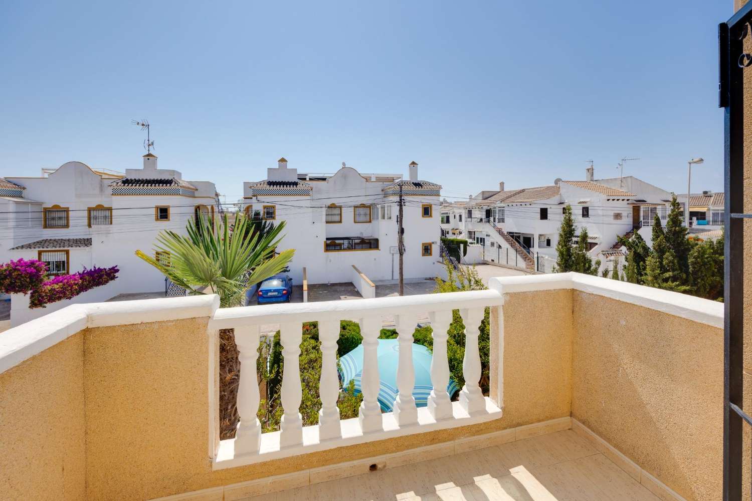 Casa de 3 dormitorios y piscina en Torrevieja (Torreblanca)