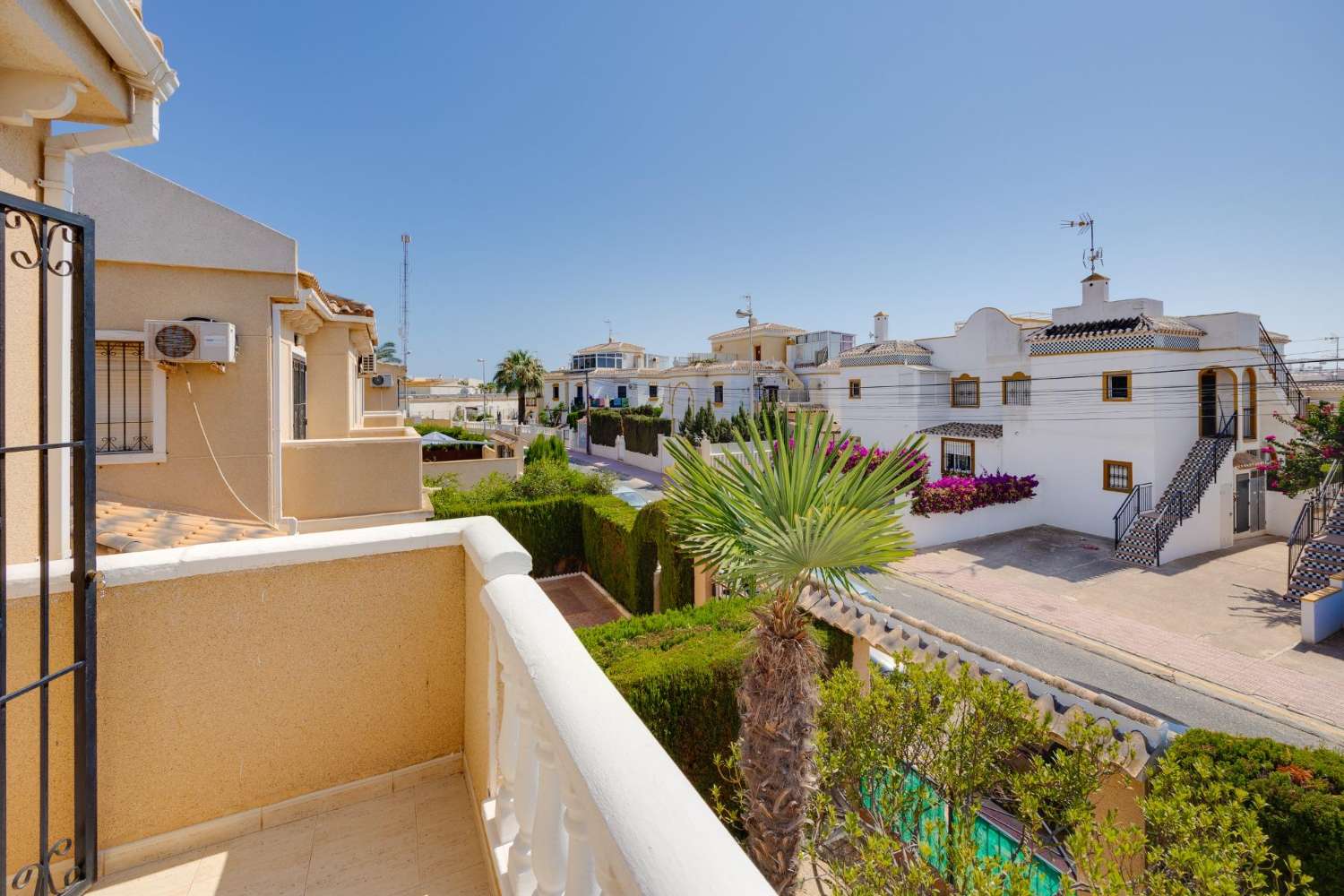 Casa de 3 dormitorios y piscina en Torrevieja (Torreblanca)