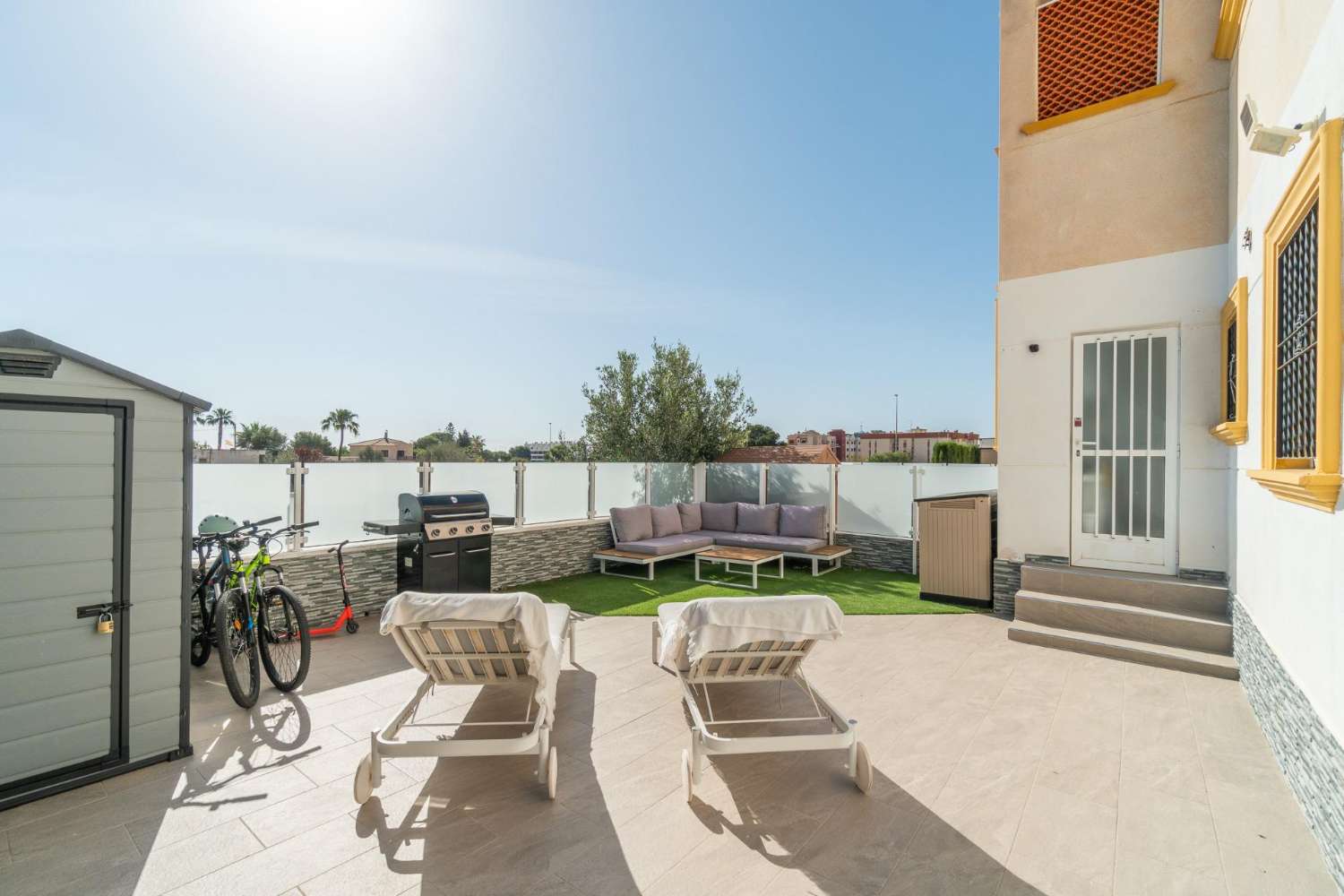 Impresionante planta baja de 2 dormitorios y piscina en Orihuela Costa (Lomas De Cabo Roig)