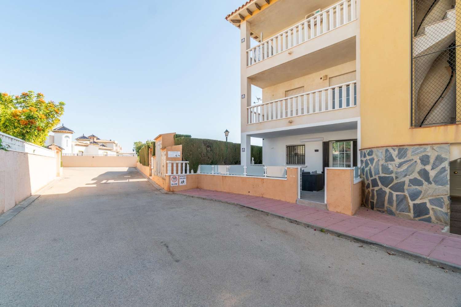 Prachtige begane grond met 2 slaapkamers en zwembad in Orihuela Costa (Lomas De Cabo Roig)