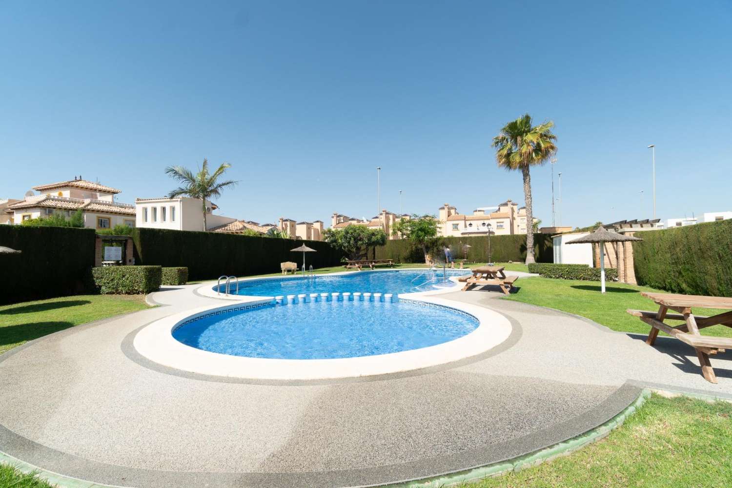 Atemberaubendes Erdgeschoss mit 2 Schlafzimmern und Pool in Orihuela Costa (Lomas De Cabo Roig)