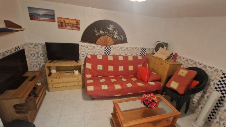 Duplex met 2 slaapkamers en zwembad dichtbij de zee in Torrevieja (La Mata)