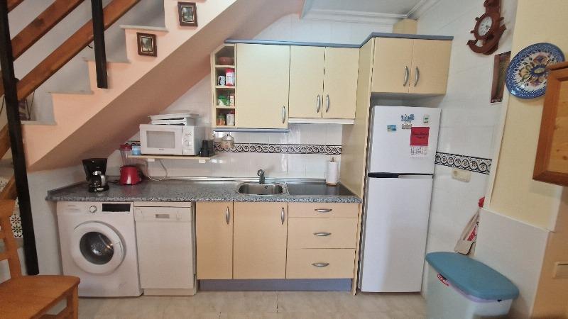 Duplex met 2 slaapkamers en zwembad dichtbij de zee in Torrevieja (La Mata)