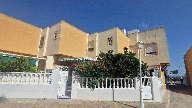 2 bedroom duplex with swimming pool near the sea in Torrevieja (La Mata)