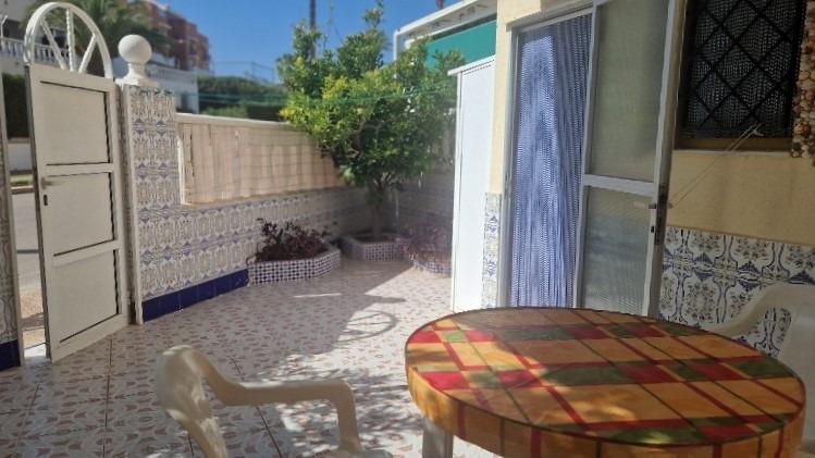 2 bedroom duplex with swimming pool near the sea in Torrevieja (La Mata)